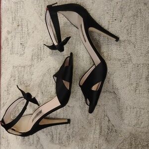 SJP by Sarah Jessica Parker Womens Buckingham Black Satin Pumps